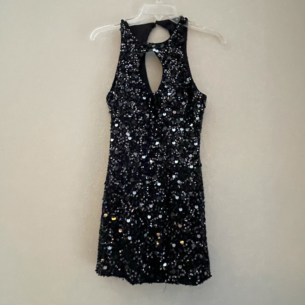 black sequins dress